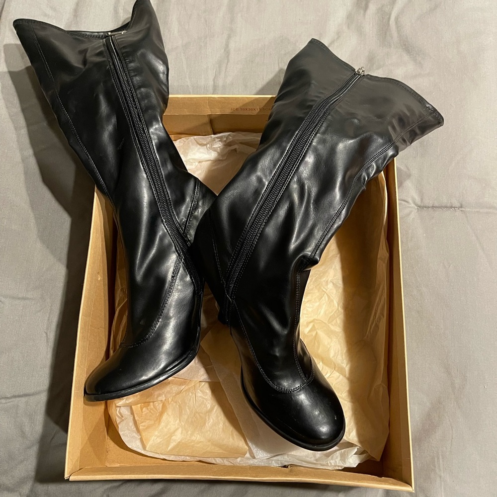 Kenneth Cole TRIBECA Women's Size 7.5 Zipper Leather Black High Heel Boots used